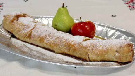Domáca ťahaná štrúdľa HRUŠKOVÁ (celá noha-pás) 900g